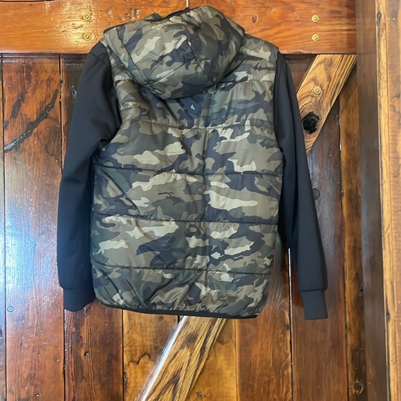 Youth large under armour lightweight jacket - Picture 5 of 8